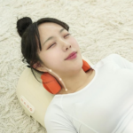 집에서 뻐근한 목과 어깨 풀고 싶을 때 웰시 무선 온열 목 어깨 베개 마사지기 타이머 안마기 WT-C7001 제품사진 3